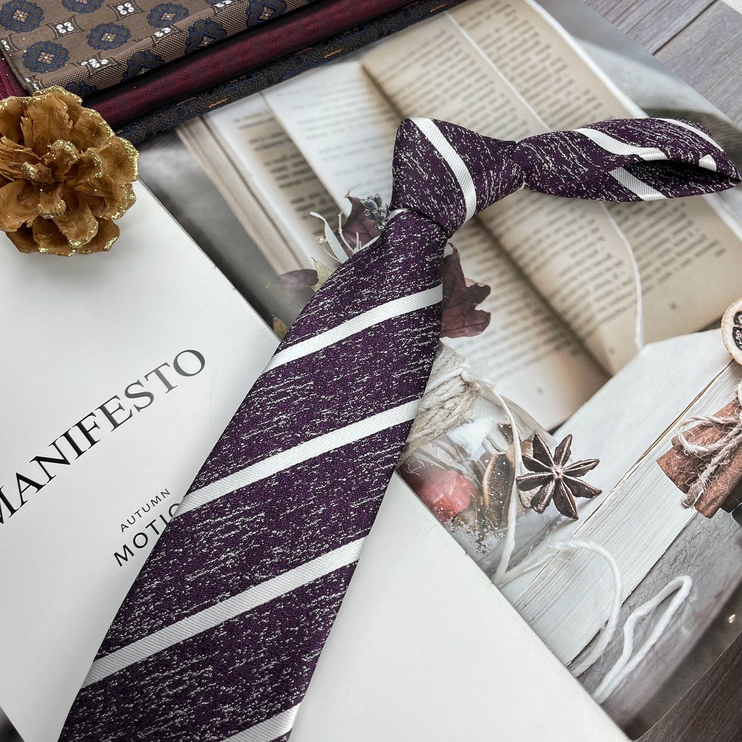 Cravate rétro à rayures.