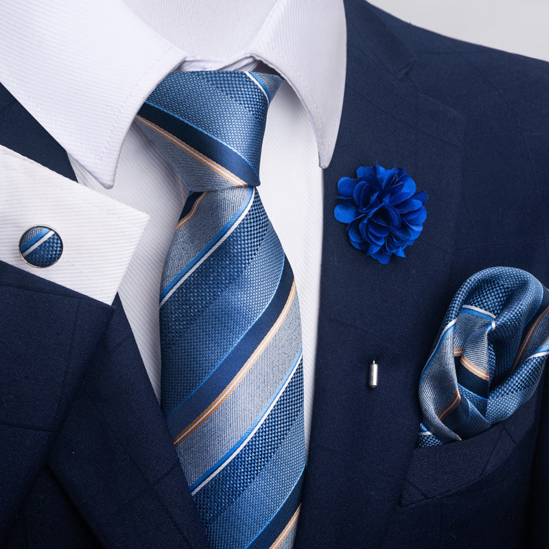 Ensemble cravate et pochette pour homme.